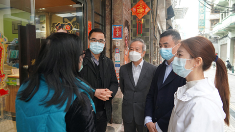 ◎ 群力智庫一行人落區了解市況。