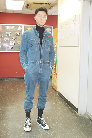 ◎ 王浩信為《踩過界Ⅱ》拍廠景。