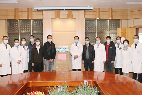 ◎ 鏡湖醫院獲兩公司捐贈五千個口罩。