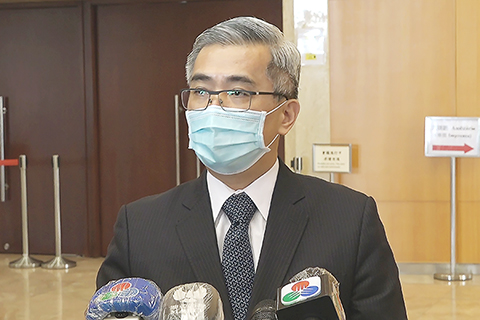 ◎ 保安司司長黃少澤接受傳媒訪問。