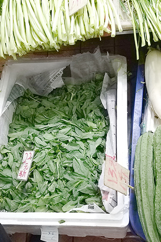 ◎ 亦有攤檔半斤豆苗要價二十二元。