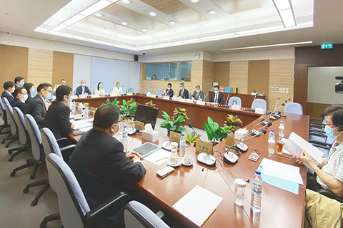 ◎ 立法會第一常設委員會昨日續與政府代表細則性審議《修改<經濟房屋法>》法案。