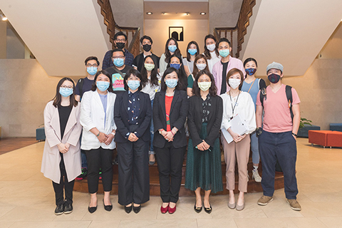 ◎ 文化局戲劇界集思會代表會面交流。