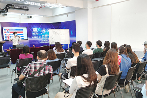 ◎ 教育集團辦免費課程。