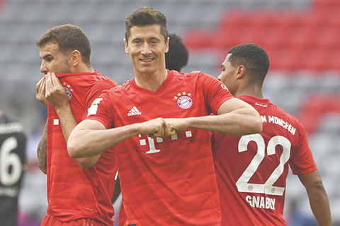 ◎ 利雲度斯基昨晨二度梅開,率拜仁五彈重創杜塞多夫。(美聯社)