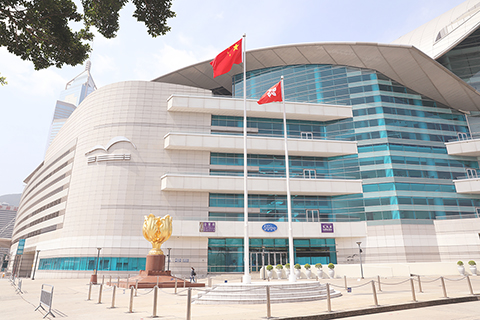 ◎ 維多利亞港附近的金紫荊廣場。(新華社記者 吳曉初 攝)