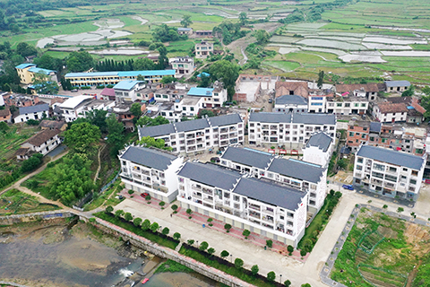 ◎ 位於江西修水縣上奉鎮的移民搬遷安置點(5月21日攝,無人機照片)。(新華社記者 彭昭之 攝)