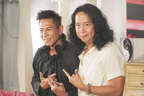 ◎ 雷有輝聯同鄧建明舉行網上直播。