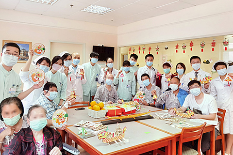 ◎ 鏡湖醫院醫患端午聯歡。