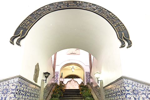 ◎ 葡萄牙國王約翰四世賜予的「無與倫比忠誠的天主聖名之城」。