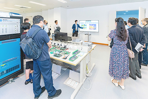 ◎ 參訪團參觀智慧城市物聯網國家重點實驗室。