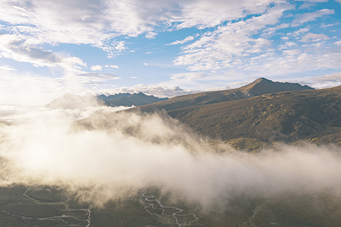 ◎ 這是本月十五日拍攝的邦達草原清晨(無人機照片)。(新華社記者 普布扎西 攝)