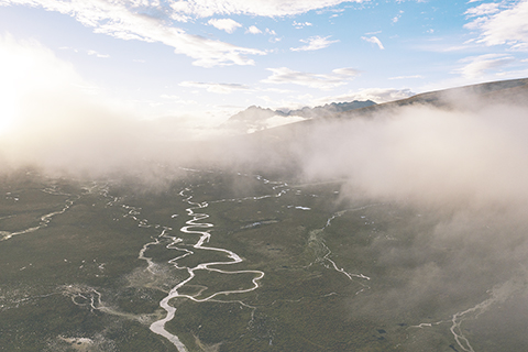 ◎ 這是本月十五日拍攝的邦達草原清晨(無人機照片)。(新華社記者 普布扎西 攝)