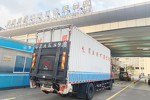 ◎ 珠海跨境電商出口海外倉業服務首票貨物順利通關。(葉曉瑜 攝)