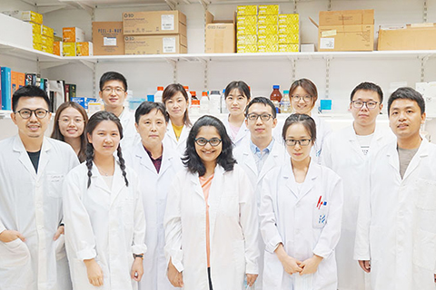 ◎ 徐曉玲(第二排左二)和劉建林(第二排左三)。