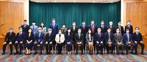 ◎ 歐陽瑜一行與高開賢等合照。