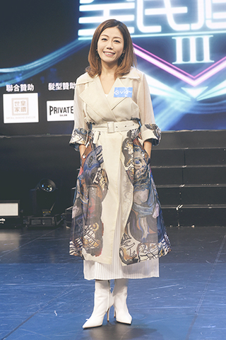 ◎ 昨日,ViuTV大型偶像育成節目《全民造星III》在香港舉行記者會。圖為集編、導、演於一身的彭秀慧以導師身份為節目宣傳。