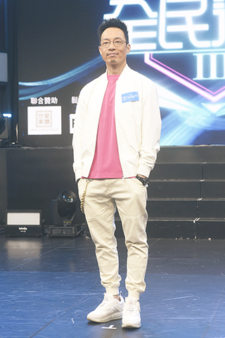 ◎ 昨日,ViuTV大型偶像育成節目《全民造星III》在香港舉行記者會。圖為將擔任節目主持的強尼。