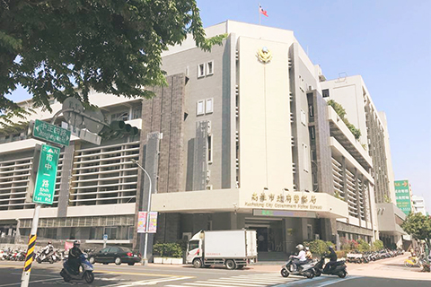 侵吞棺材本 高雄一家慈善互助會以互助為名,每月繳台幣兩千元,除了保本,還能加碼領回兩成以上的慰問金,許多民眾受騙。據查,雲林與高雄有超過六十人受害,高雄社會局本月七日說,經查,台灣善助慈善關懷協會會址設於高雄市前鎮區,目前無人承租。警方已經展開追查。◇