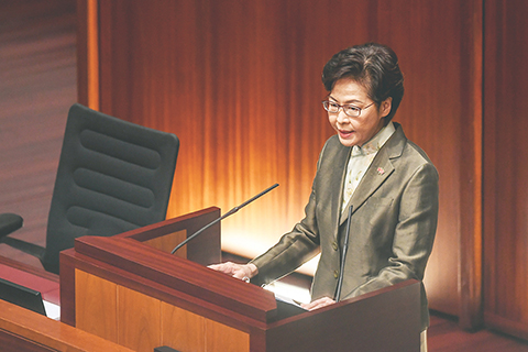 ◎ 十一月二十五日上午,香港特區行政長官林鄭月娥於立法會發表任內第四份施政報告。(香港中通社記者 麥尚旻 攝)