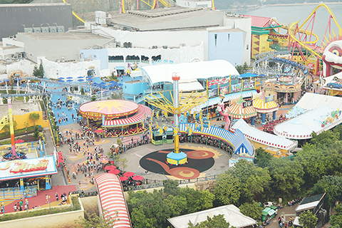 ◎ 十一月二十五日,香港特區行政長官林鄭月娥發表施政報告說,旅遊業是香港四大支柱行業之一,自二零一九年下半年起,香港旅遊業受到連番打擊,預計未來一段頗長時間仍然面對嚴峻挑戰,政府將會為業界推出額外的紓困措施,相關措施的總承擔額接近六億元。圖為海洋公園。(香港中通社)