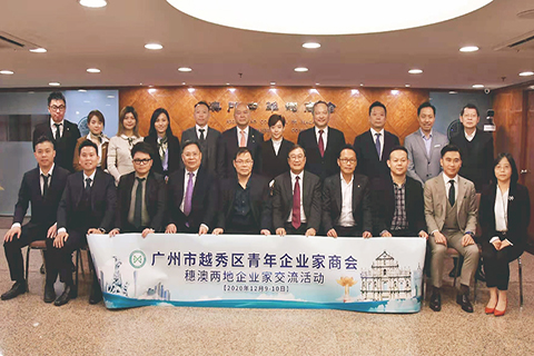 ◎ 徐達明等與官振坤等合照。