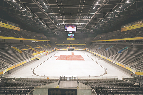 ◎ 這是十二月十二日拍攝的國家體育館冰球比賽場地。記者十二日從北京市重大項目辦獲悉,國家體育北京冬奧會改造工程完工。改造後將舉辦北京冬奧會男子冰球和女子冰球部份比賽、北京冬殘奧會冰橇冰球比賽。(新華社發 北京市重大項目辦供圖)