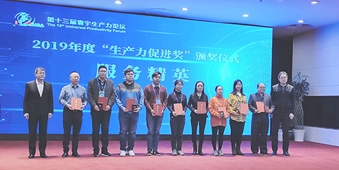 ◎ 陳榮與眾獲獎者合照。