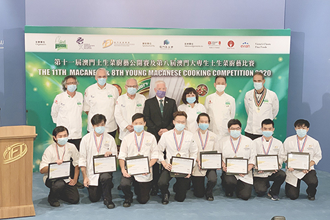 ◎ 澳門土生菜廚藝賽兩組獲獎者與嘉賓合照。