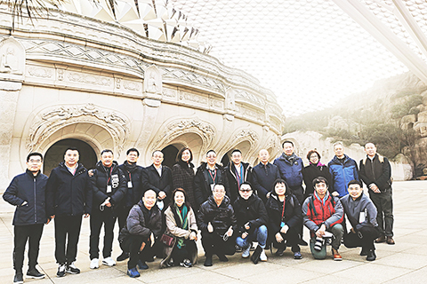 ◎ 參訪團在佛頂宮前合影。