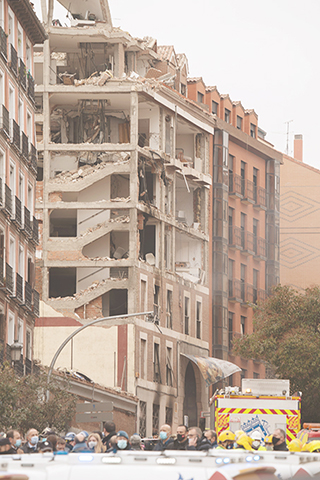 ◎ 圖為一月二十日在西班牙馬德里拍攝的發生爆炸的建築。(新華社)