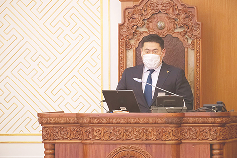 ◎ 圖為一月二十七日在蒙古國首都烏蘭巴托國家宮拍攝的奧雲額爾登出席會議照片。(新華社)