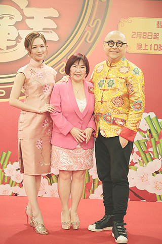 ◎ 昨日,藝人馮盈盈(左起)、堪輿學家麥玲玲、節目主持人林盛斌出席記者會。當天,香港無線電視於將軍澳電視城舉行《天天開運王》記者會,介紹新春節目。