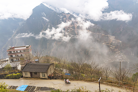 ◎ 三月七日拍攝的怒江大峽谷風光。
