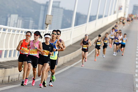 ◎ 參賽者沿途飽覽澳門風光。
