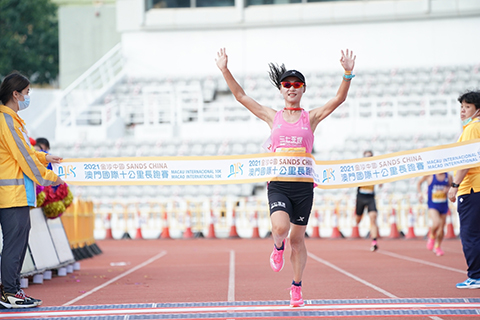 ◎ 殷曉雨衝線一刻。