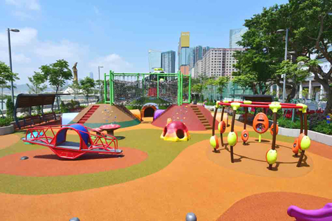 ◎ 兒童遊樂場色彩繽紛。