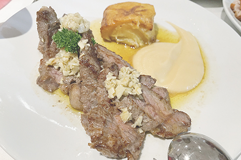 ◎ 煎薄牛柳肉汁豐富。