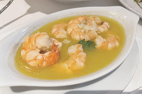 ◎ 蒜油蝦吃來清爽不肥膩。