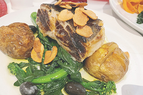 ◎ 厚肉的馬介休煮得肉嫩。