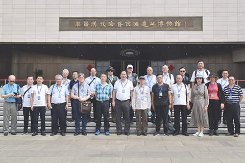 ◎ 團員於南昌漢代海昏候國遺址博物館前合照。