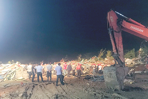 ◎ 圖為十五日凌晨,救援現場。(中新社)