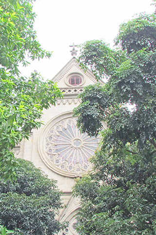 ◎ 石雕鏤空的玫瑰窗