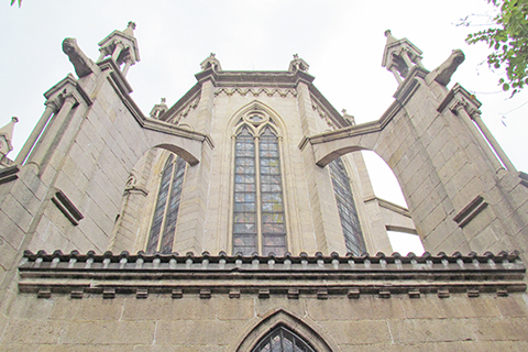 ◎ 飛拱和飛扶壁凌空斜撐