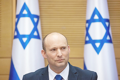 ◎ 圖為六月十三日,以色列新任總理貝內特在耶路撒冷參加新一屆政府第一次內閣會議。(新華社/基尼圖片社)