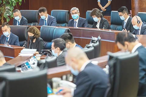 ◎ 立法會大會昨細則性審議及通過《獄警隊伍職程人員通則》法案。