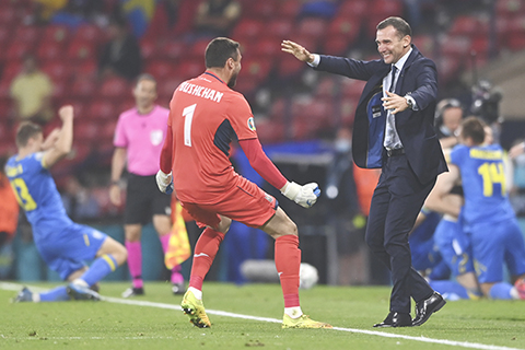 ◎ 烏克蘭主帥舒夫真高喜不自勝。(美聯社)