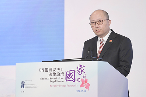 ◎ 七月五日,香港特區政府律政司主辦的香港國安法法律論壇在網上舉行,中央人民政府駐香港特別行政區維護國家安全公署署長鄭雁雄在論壇上致辭。(香港中新社)