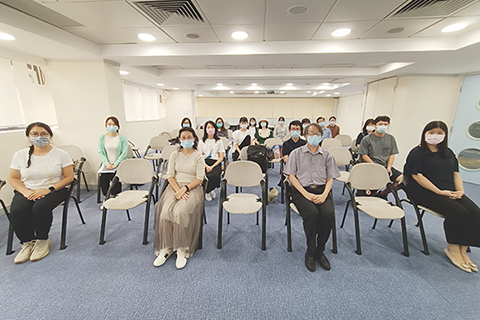 ◎ 世界華語學校圖書館論壇網上舉行,澳門代表於澳場合照。