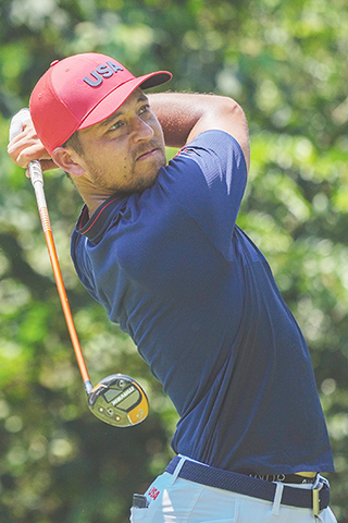 ◎ 八月一日,東京奧運會高爾夫球男子個人比桿賽第四輪比賽結束,最終美國選手謝奧菲勒奪得冠軍。(新華社記者 劉大偉 攝)